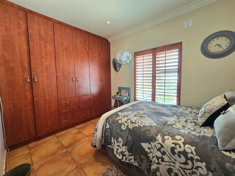 5 Bedroom Property for Sale in Golden Mile Western Cape